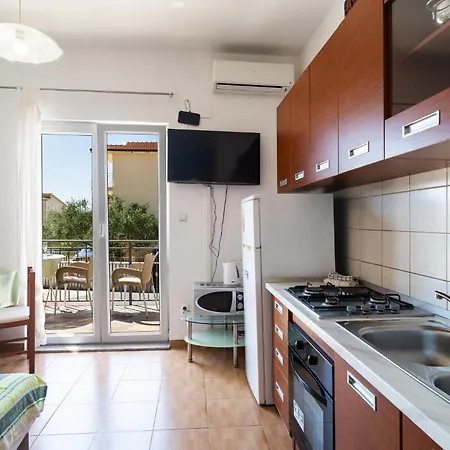 アパート 1 Bedroom Lovely In オミシュ