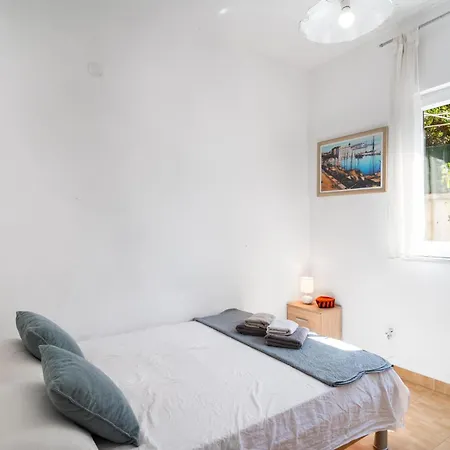 1 Bedroom Lovely In * オミシュ